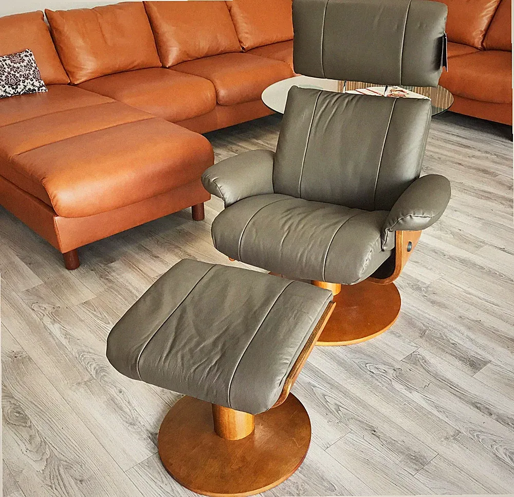 NEW Norfolk Dark Brown Leather Chair Massaging Recliner Walnut Wood Mac Motion